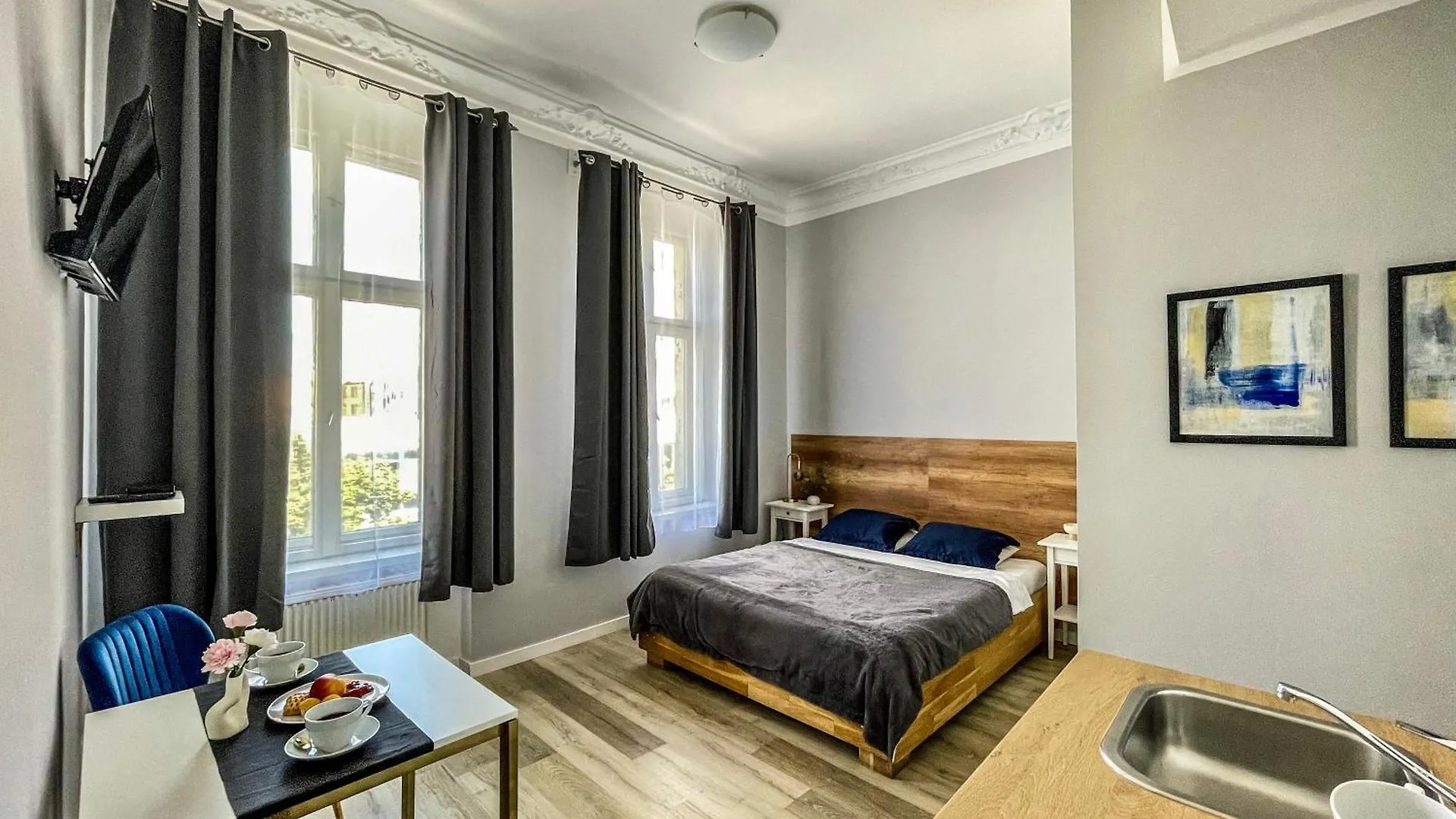 Glam House Apartments contacts